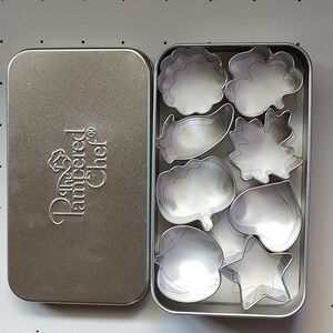 The pampered chef mini cookie cutters